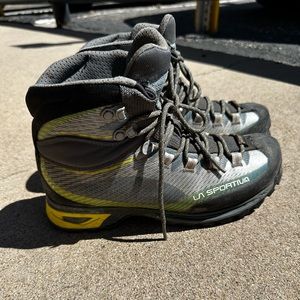La Sportiva Vegan Hiking Boot size 37.5/6.5 - also fits size 7